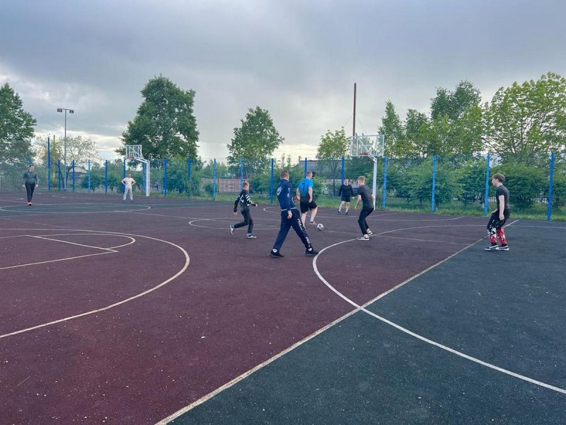 В поселке Новобурейский состоялся товарищеский матч по мини-футболу между сотрудниками силовых структур и школьниками