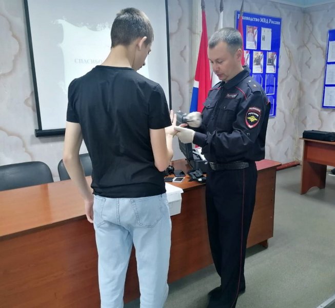 В п. Новобурейский полицейские встретились с учащимися школы