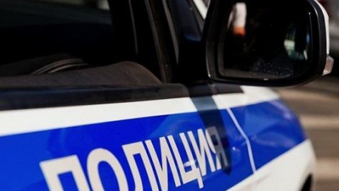 Жительница п. Новобурейский украла деньги с помощью оставленного без присмотра телефона